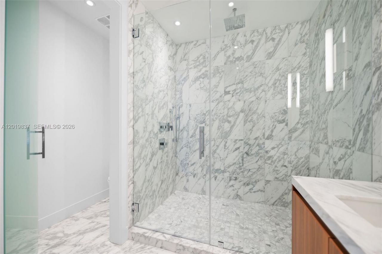 175 SE 25 Rd , Unit 801, Miami, FL 33129 Photo