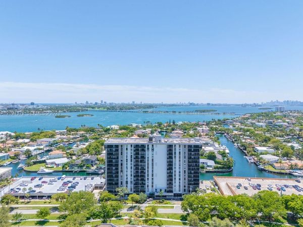 2500 NE 135th St , Unit B506, North Miami, FL 33181