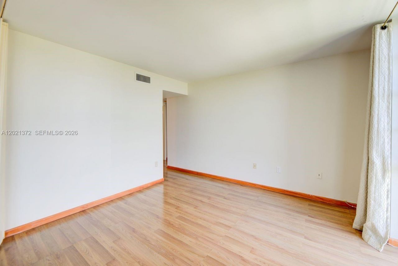 2500 NE 135th St , Unit B506, North Miami, FL 33181 Photo