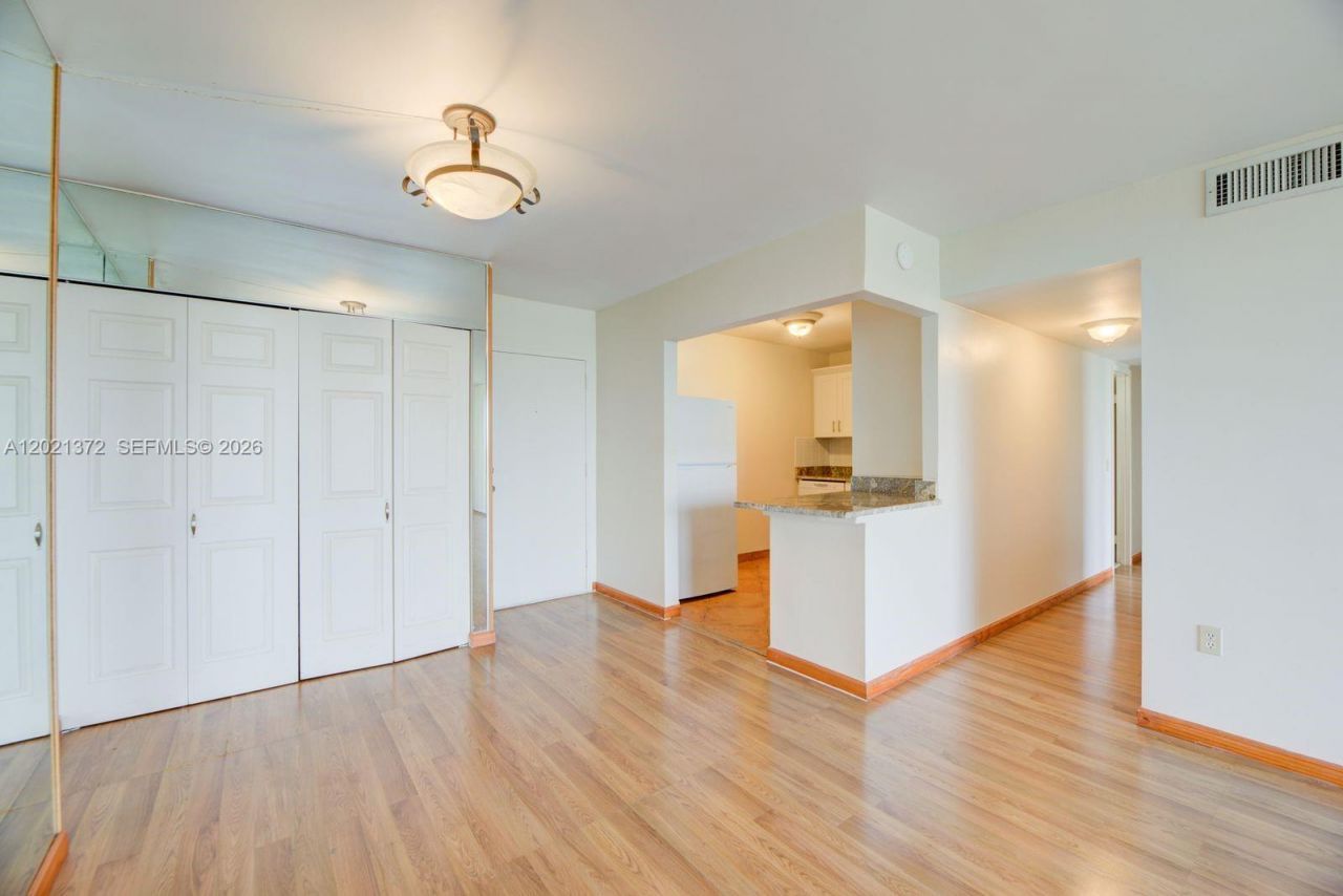 2500 NE 135th St , Unit B506, North Miami, FL 33181 Photo
