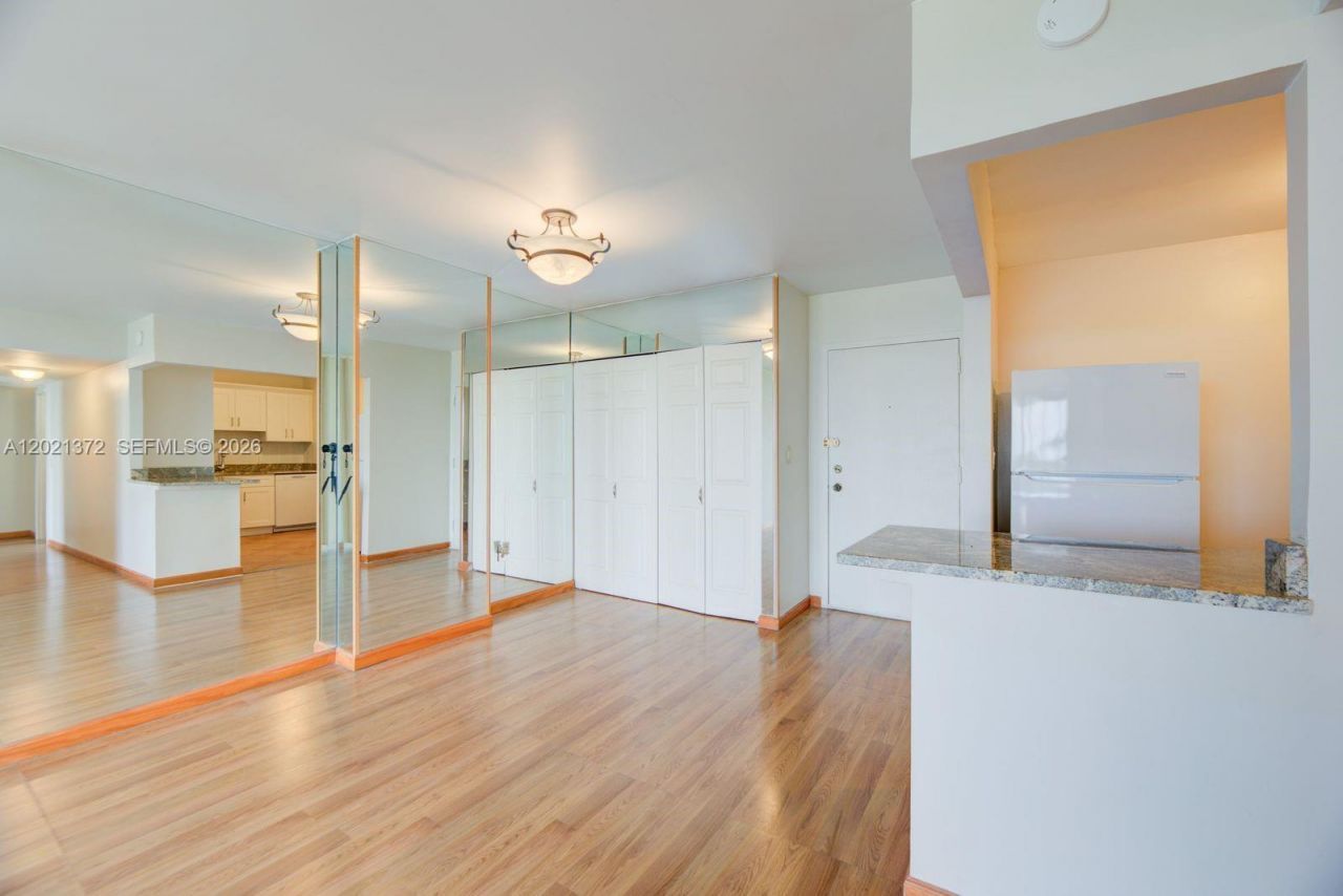 2500 NE 135th St , Unit B506, North Miami, FL 33181 Photo
