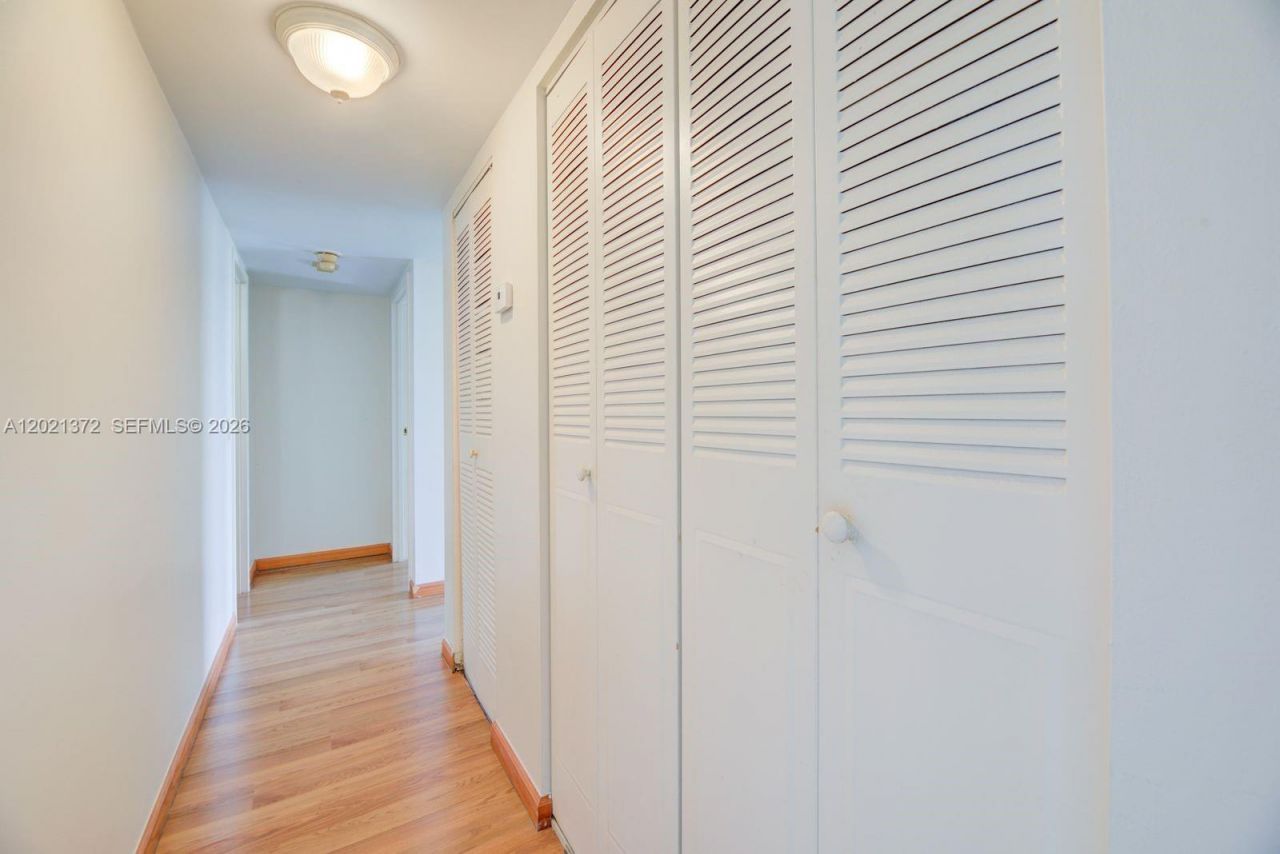 2500 NE 135th St , Unit B506, North Miami, FL 33181 Photo