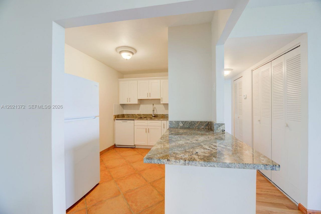 2500 NE 135th St , Unit B506, North Miami, FL 33181 Photo