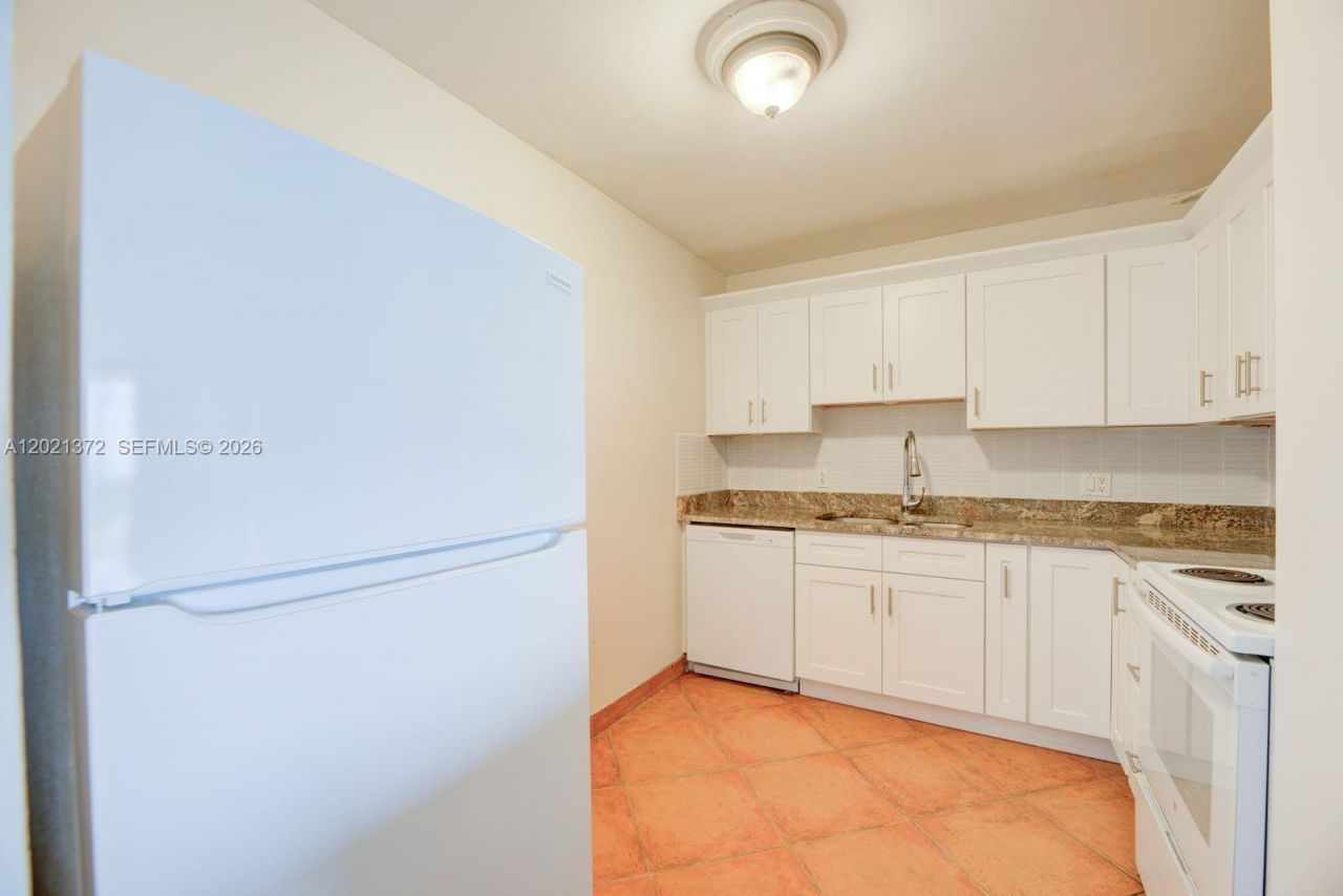 2500 NE 135th St , Unit B506, North Miami, FL 33181 Photo