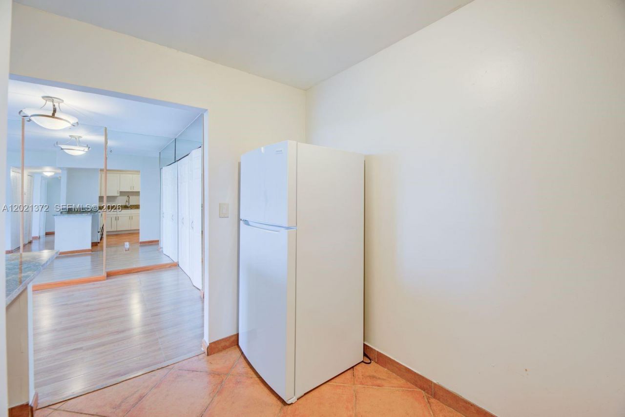 2500 NE 135th St , Unit B506, North Miami, FL 33181 Photo