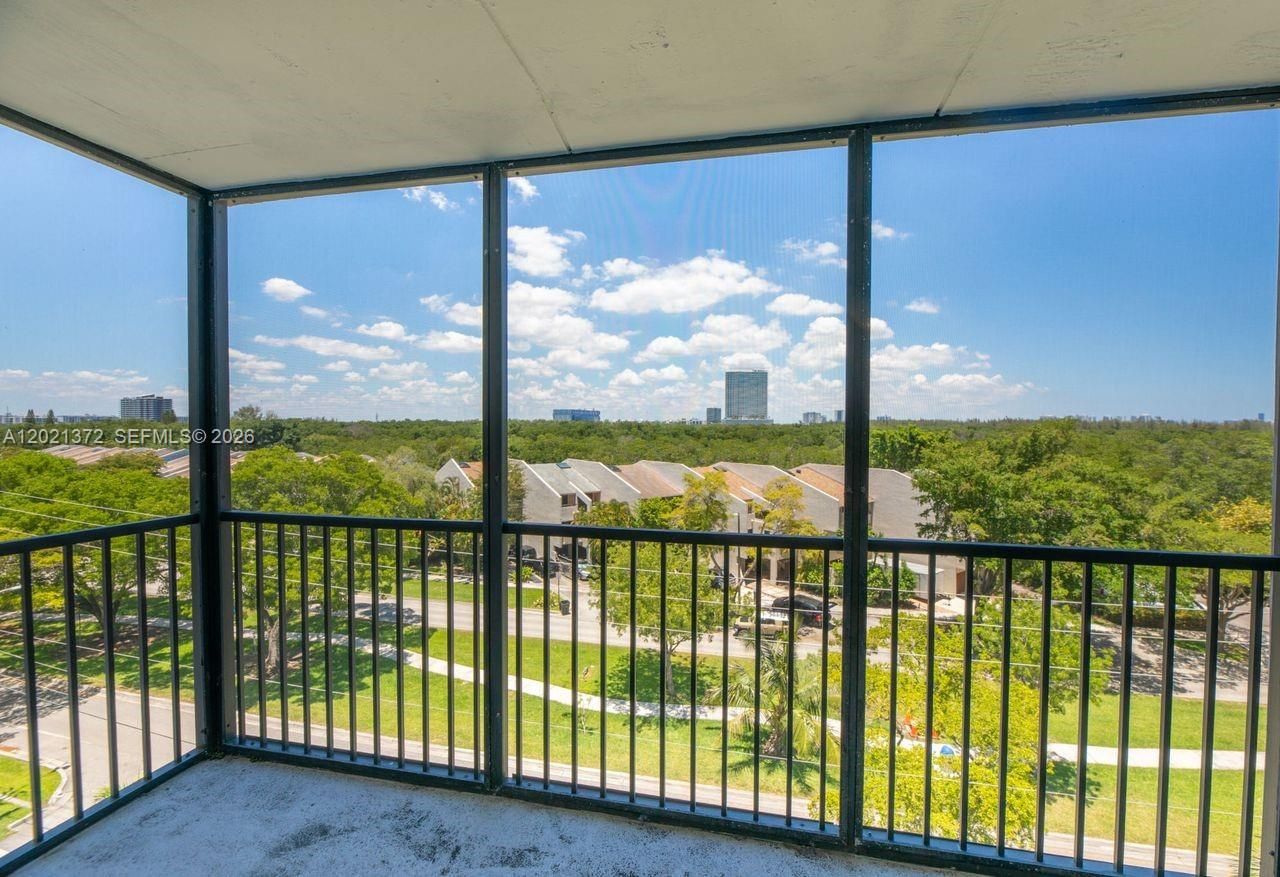 2500 NE 135th St , Unit B506, North Miami, FL 33181 Photo
