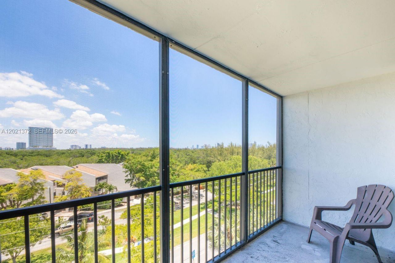 2500 NE 135th St , Unit B506, North Miami, FL 33181 Photo