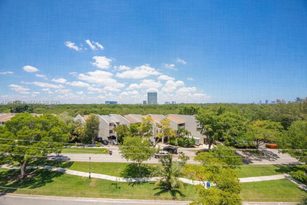 2500 NE 135th St , Unit B506, North Miami, FL 33181 Photo
