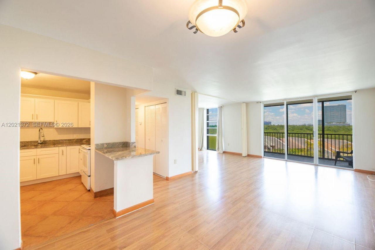 2500 NE 135th St , Unit B506, North Miami, FL 33181 Photo