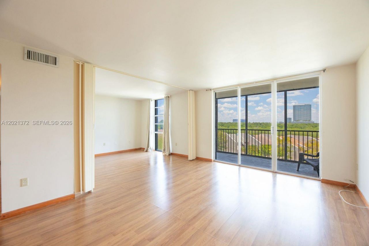 2500 NE 135th St , Unit B506, North Miami, FL 33181 Photo