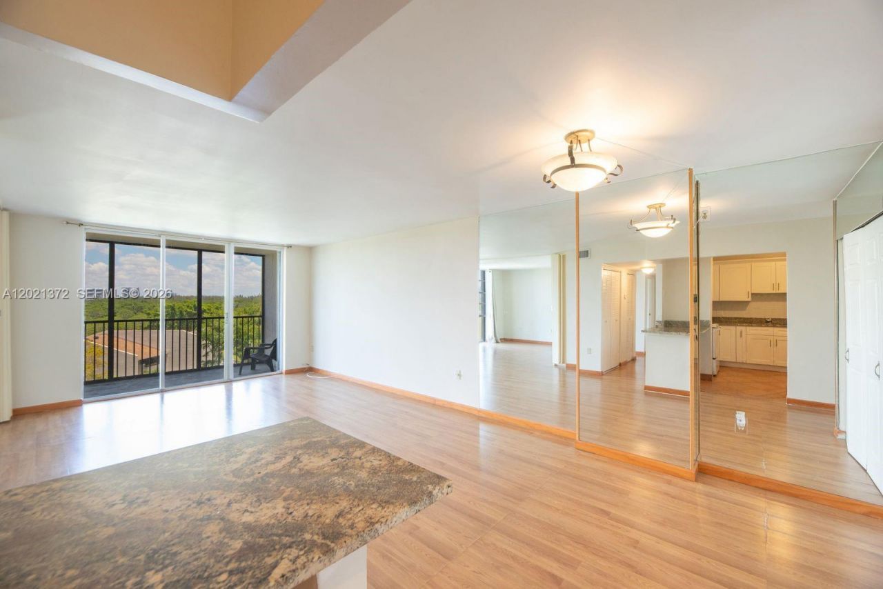 2500 NE 135th St , Unit B506, North Miami, FL 33181 Photo