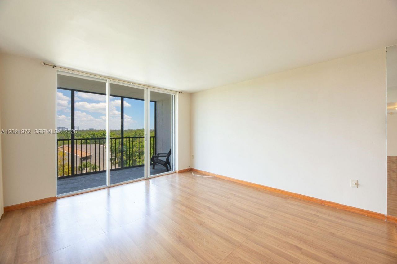 2500 NE 135th St , Unit B506, North Miami, FL 33181 Photo