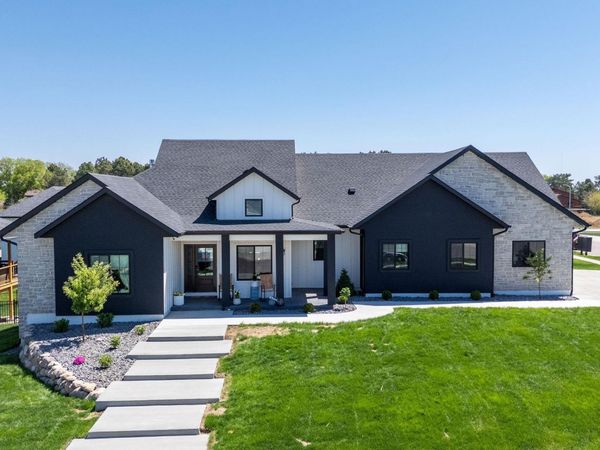 500 N Corsair Cir, Sioux Falls, SD 57110