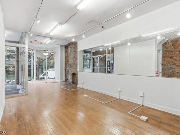 15 Warren St, Newark, NJ 07102