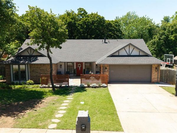 3725 Coachlight Drive, Edmond, OK 73013