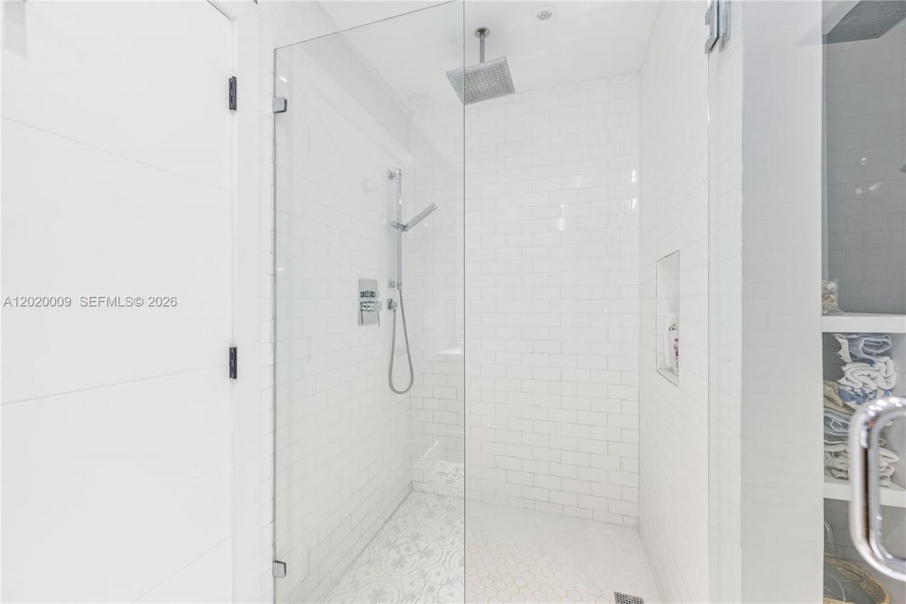 465 NE 112th St , Miami, FL 33161 Photo