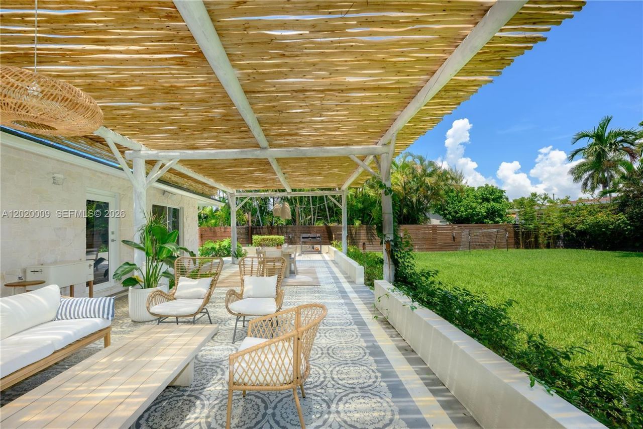 465 NE 112th St , Miami, FL 33161 Photo