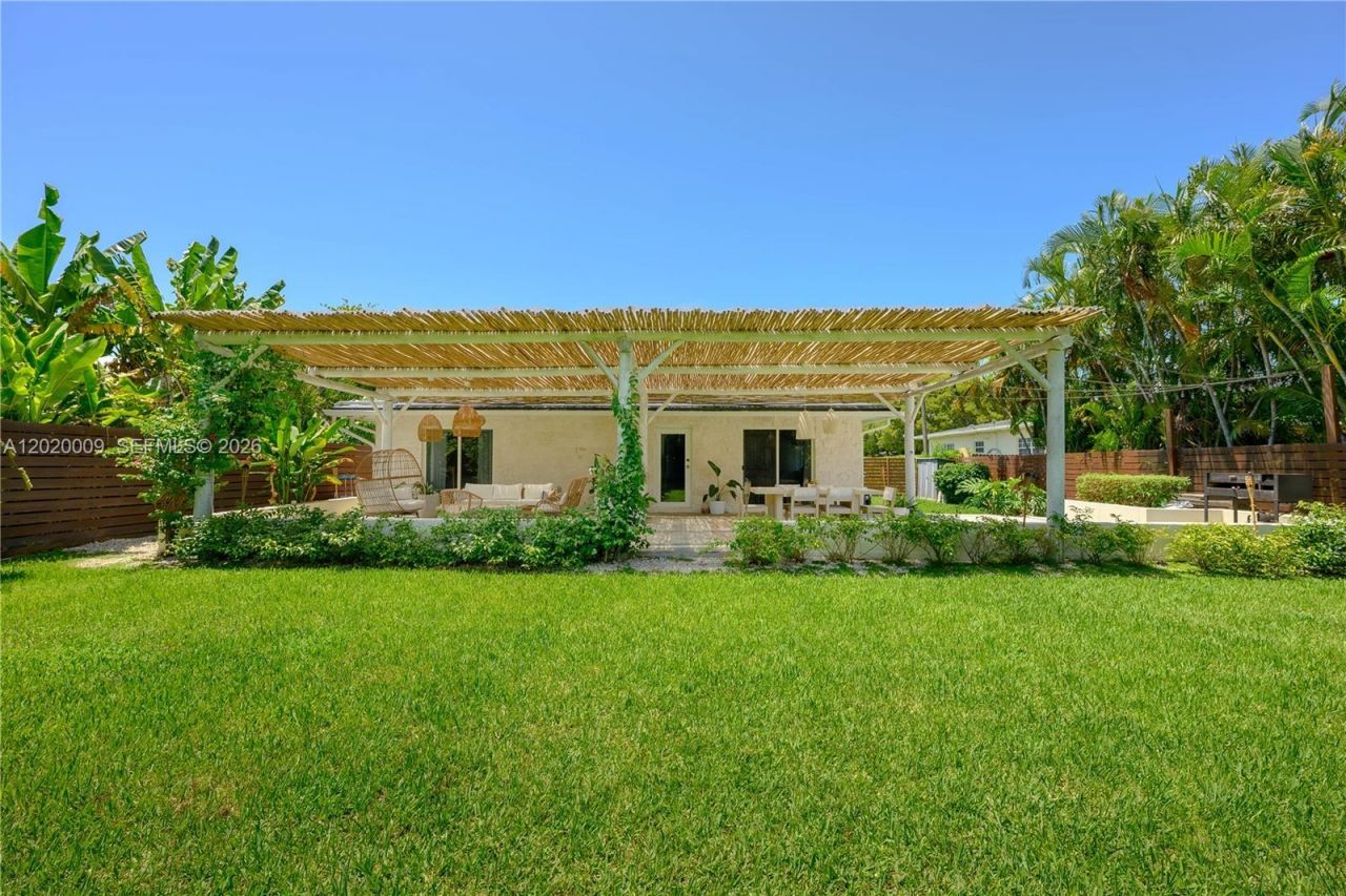 465 NE 112th St , Miami, FL 33161 Photo