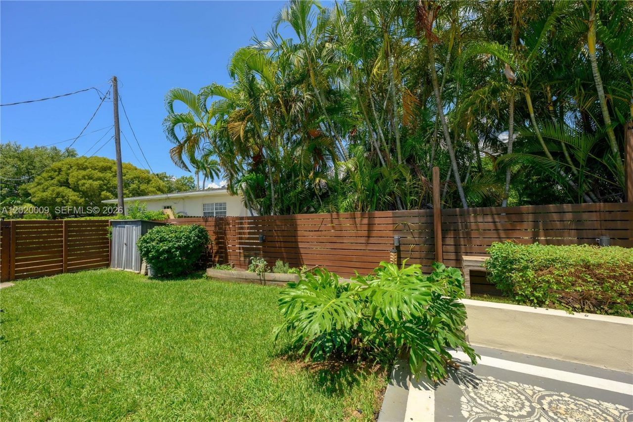 465 NE 112th St , Miami, FL 33161 Photo