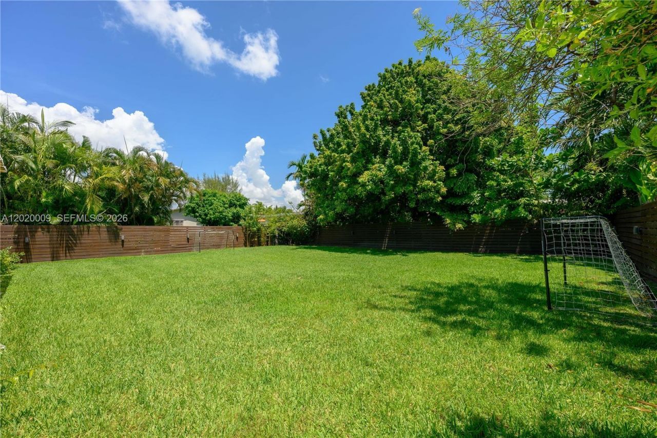 465 NE 112th St , Miami, FL 33161 Photo