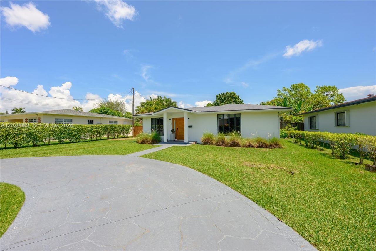 465 NE 112th St , Miami, FL 33161 Photo