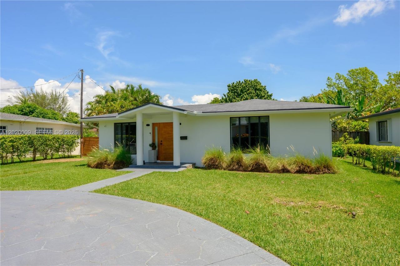 465 NE 112th St , Miami, FL 33161 Photo