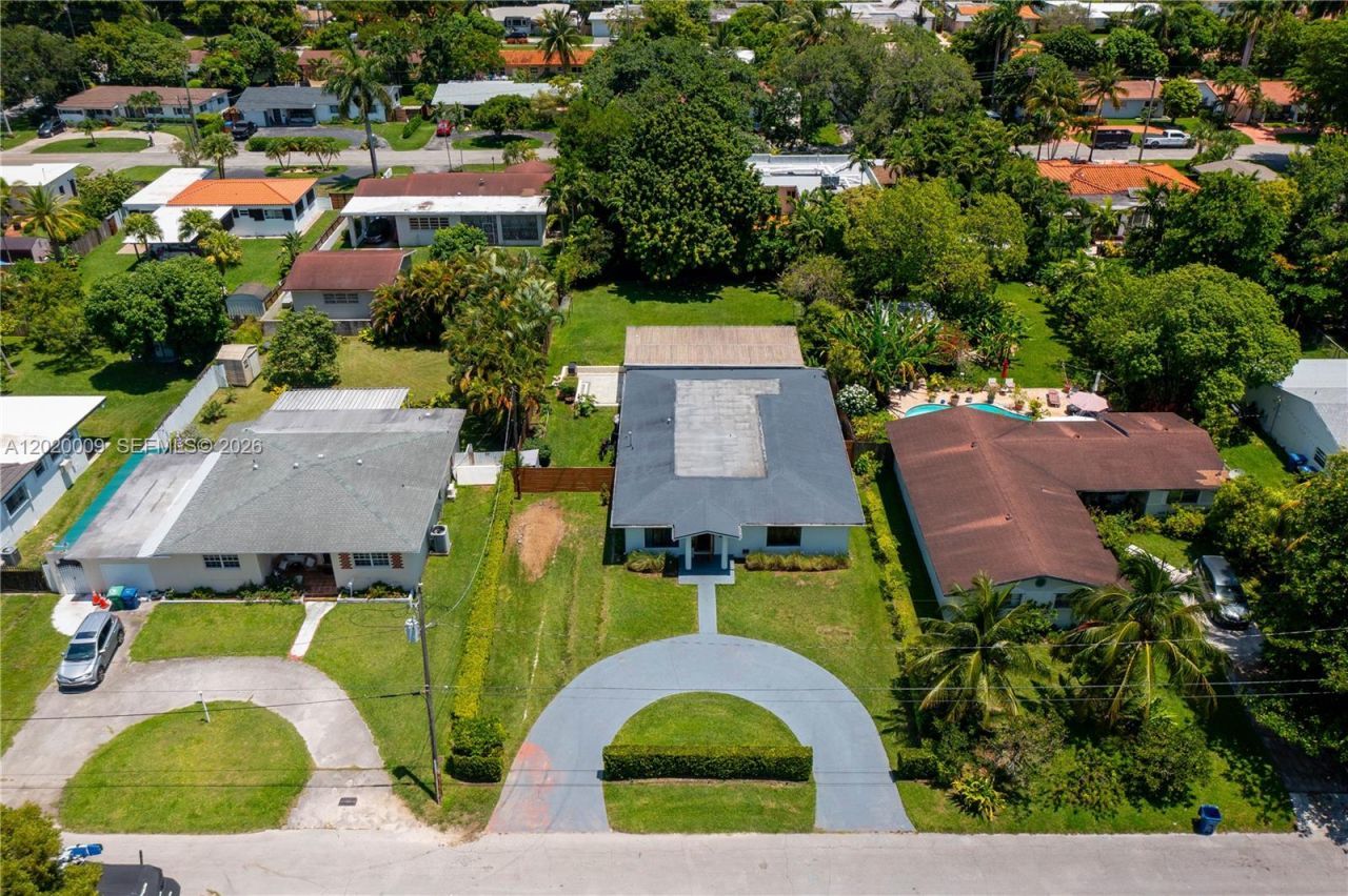 465 NE 112th St , Miami, FL 33161 Photo