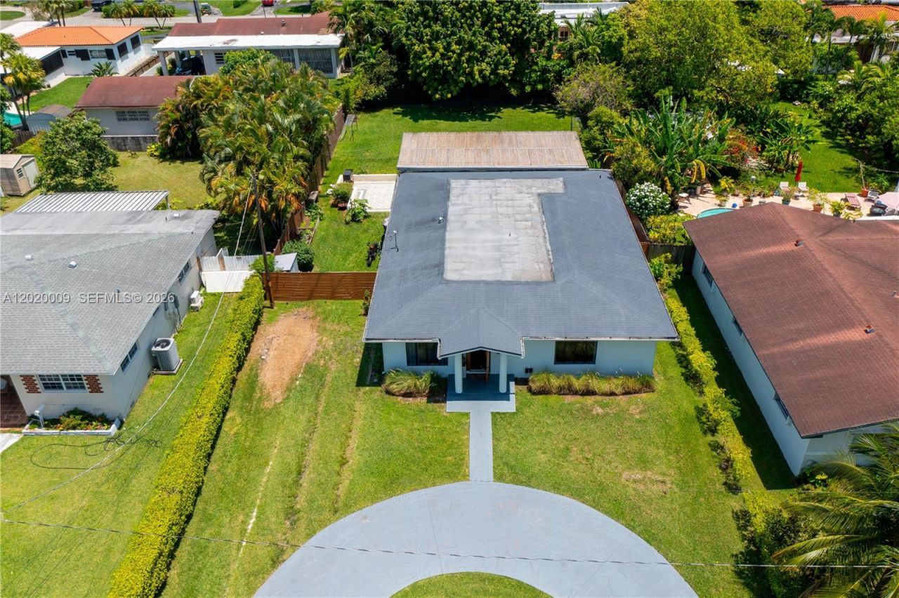 465 NE 112th St , Miami, FL 33161 Photo