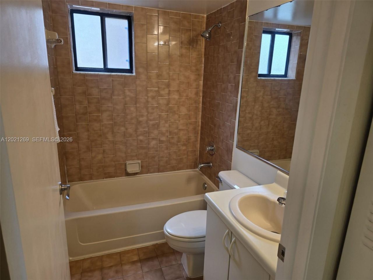 5560 W 21st Ct , Unit 308, Hialeah, FL 33016 Photo