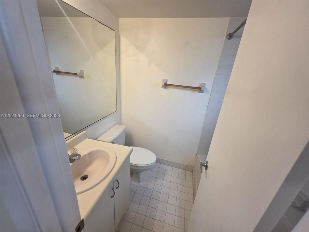 5560 W 21st Ct , Unit 308, Hialeah, FL 33016 Photo