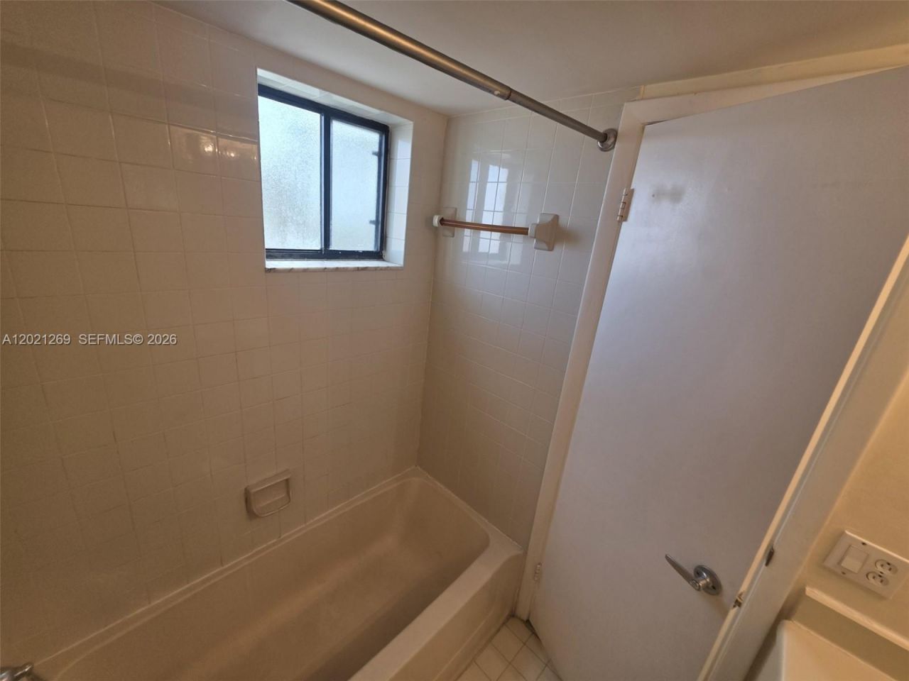 5560 W 21st Ct , Unit 308, Hialeah, FL 33016 Photo