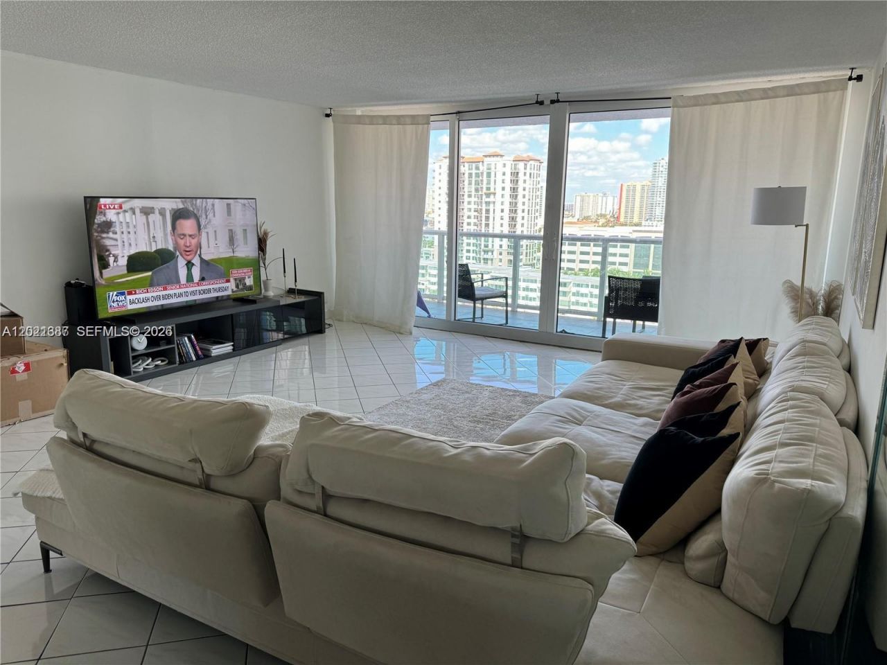 100 Bayview Dr , Unit 1428, Sunny Isles Beach, FL 33160 Photo