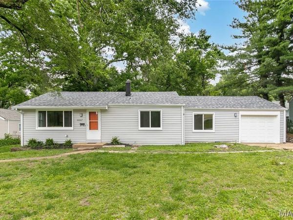 10007 Delta Drive, Breckenridge Hills, MO 63074