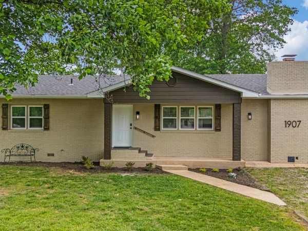 1907 Debra Drive , West Plains, MO 65775