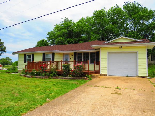 922 S Lake Street , Mountain Grove, MO 65711