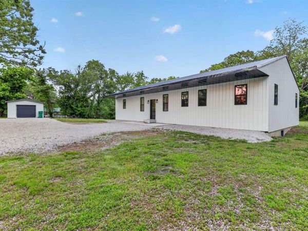 938 Post Oak Road , Willow Springs, MO 65793