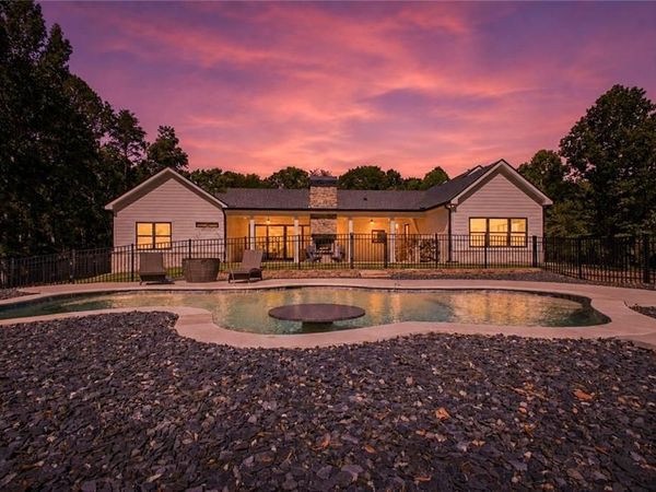 16 Mountain Creek Trail NE, Fairmount, GA 30139