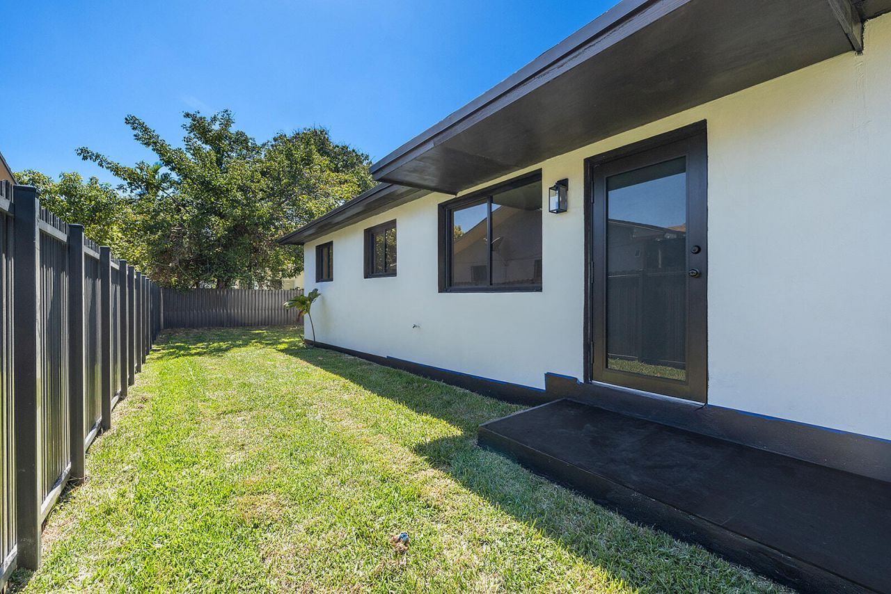 1522 NW 41st Street, Miami, FL 33142 Photo