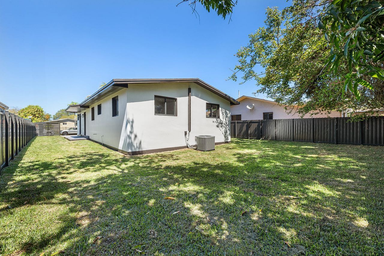 1522 NW 41st Street, Miami, FL 33142 Photo