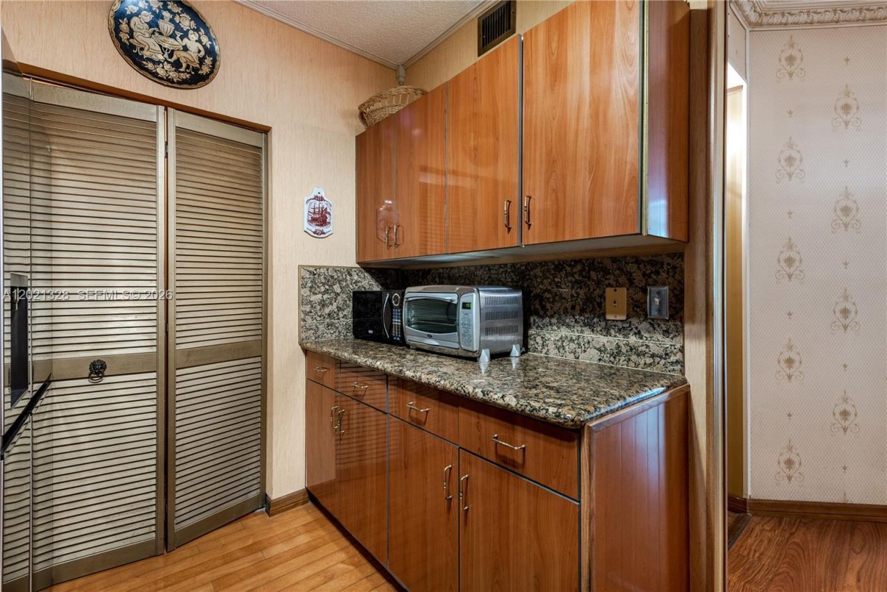 19601 E Country Club Dr , Unit 7102, Aventura, FL 33180 Photo