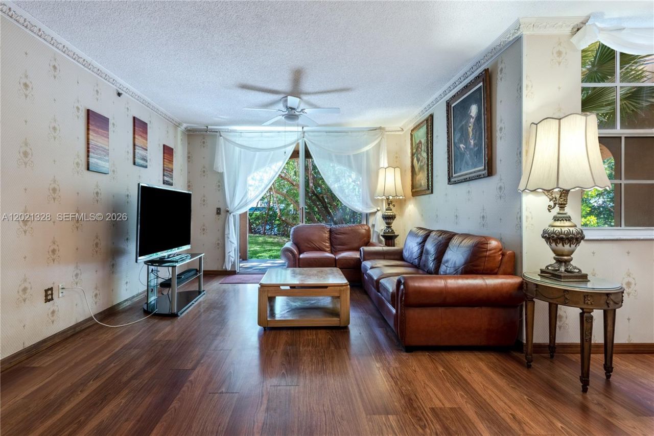 19601 E Country Club Dr , Unit 7102, Aventura, FL 33180 Photo