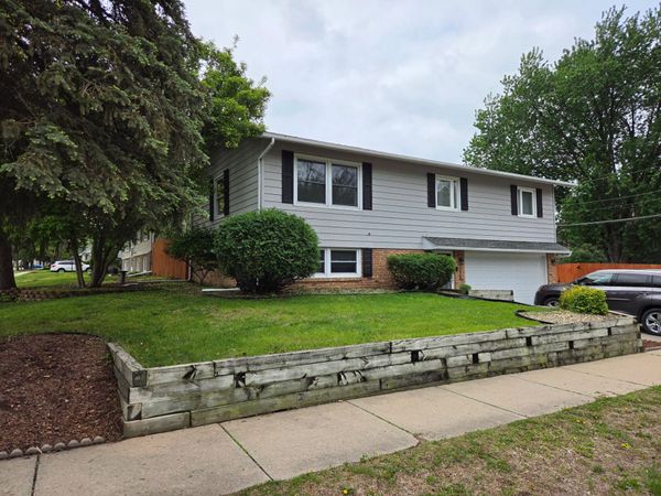 338 27th Street NE, Rochester, MN 55906