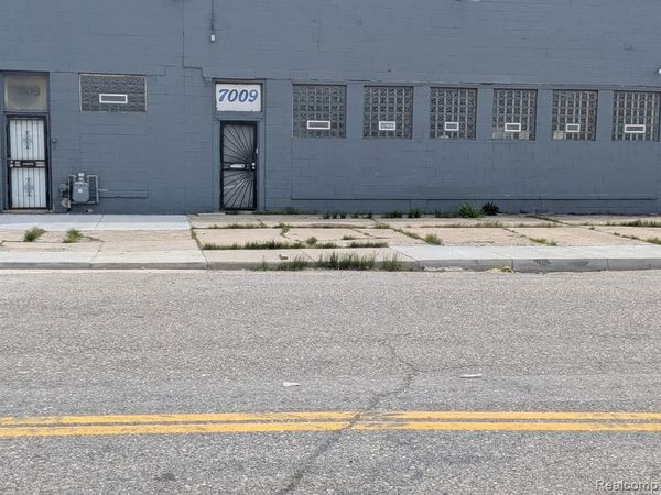 7009 W Chicago , Detroit, MI 48204