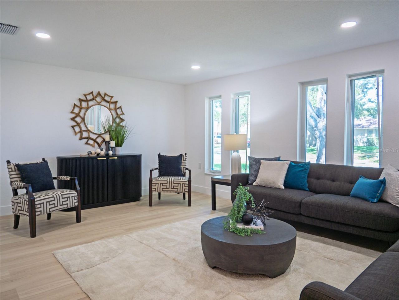 1880 Tanglewood Drive Ne, Saint Petersburg, FL 33702 Photo