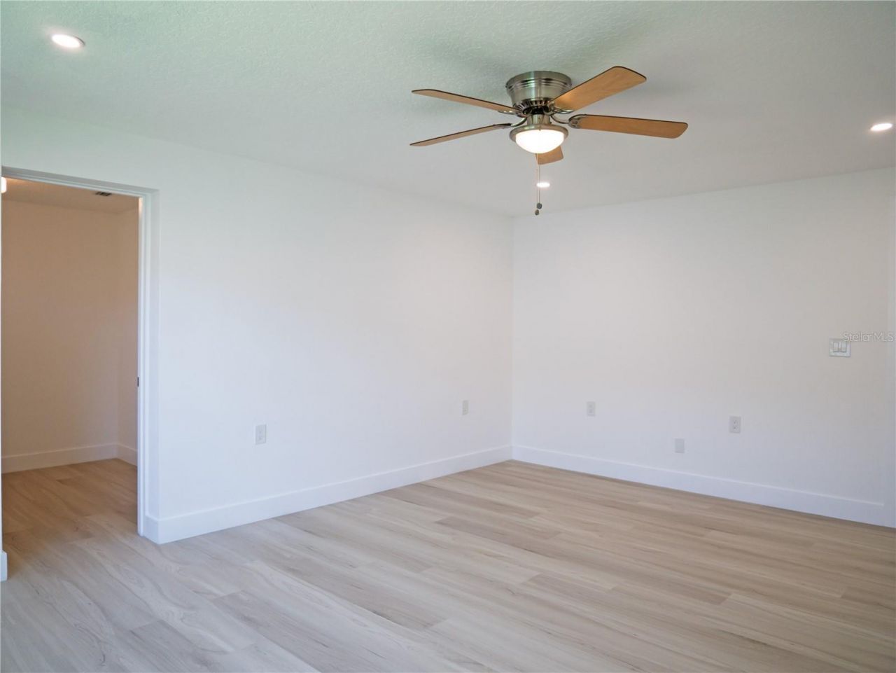 1880 Tanglewood Drive Ne, Saint Petersburg, FL 33702 Photo