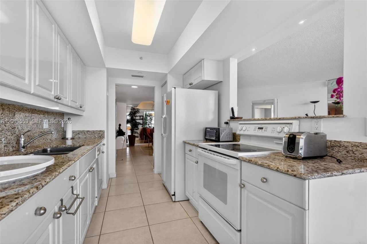 21205 Yacht Club Dr , Unit 2409, Aventura, FL 33180 Photo