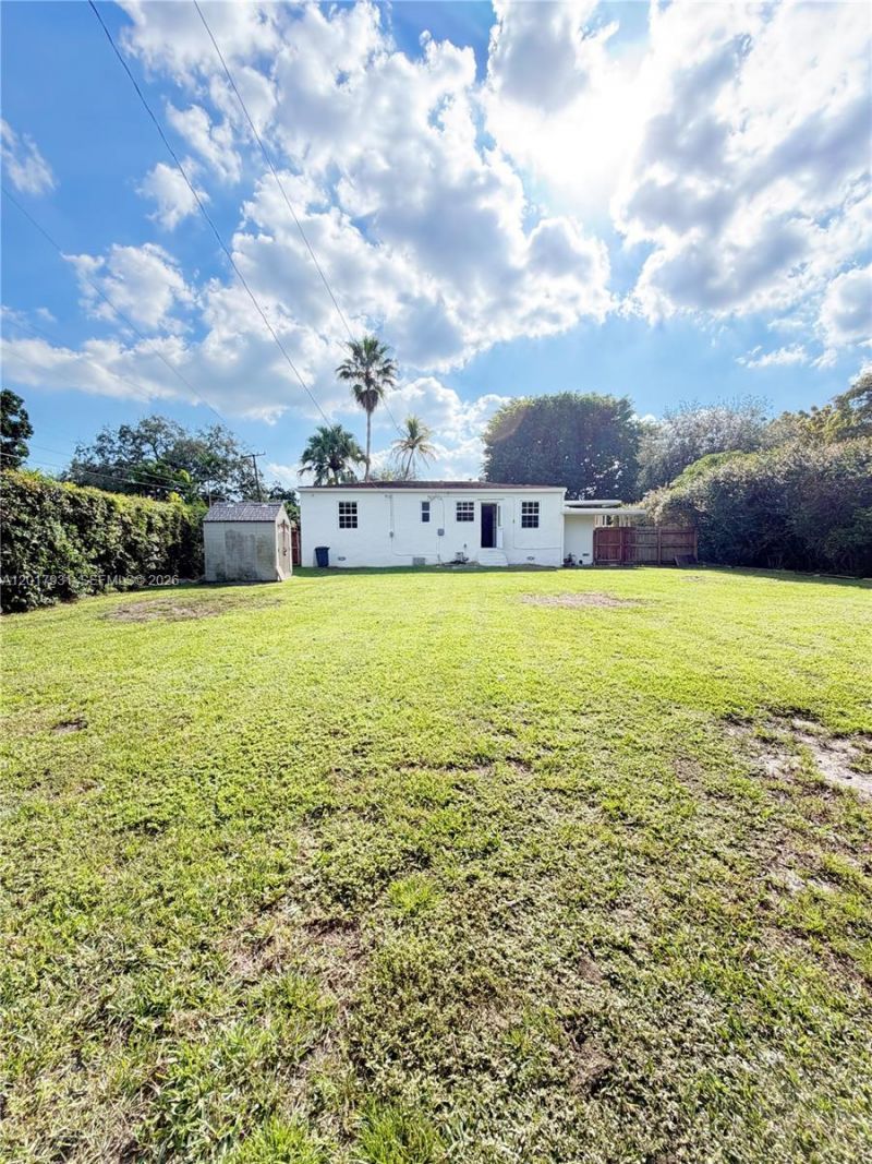 1075 NE 120th St , Biscayne Park, FL 33161 Photo