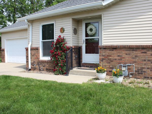 300 Longcastle Drive , Unit 1, Greencastle, IN 46135