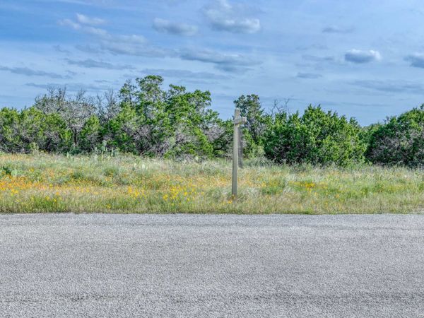 254 County Road 2751, Mico, TX 78056