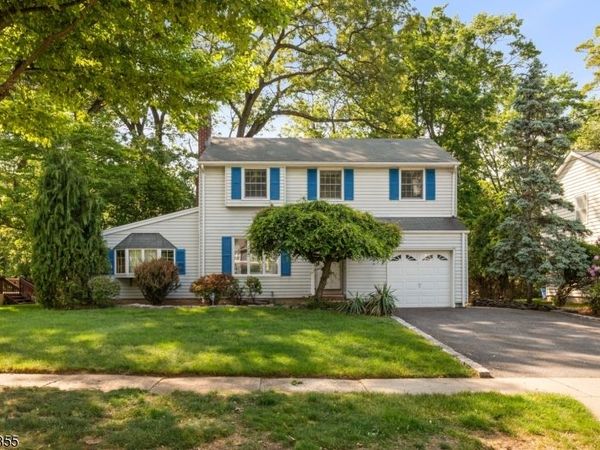 557 Monroe Ct, River Edge, NJ 07661